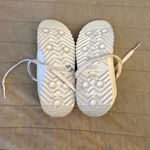 Girls Puma Roma Sneakers - Picture 3 of 4